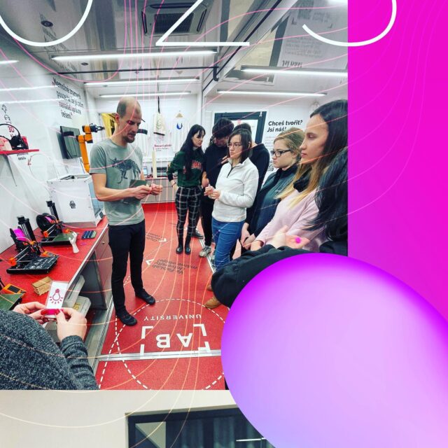 A jaké bylo dění na grafické v uplynulých měsících? To můžete shlédnout na průřezových fotografiích 📸 
.
.
.
#graficka #zivotnaskole #prijdteknam #zabavamusibyt #fablabkamion #3dprinting #cncmachining #frezka @fablabbrno #kamionnadvorku